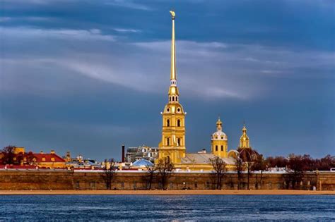  Peter ve Paul Kalesi: St. Petersburg'ın Kalbinde Gotik Bir Şaheser!